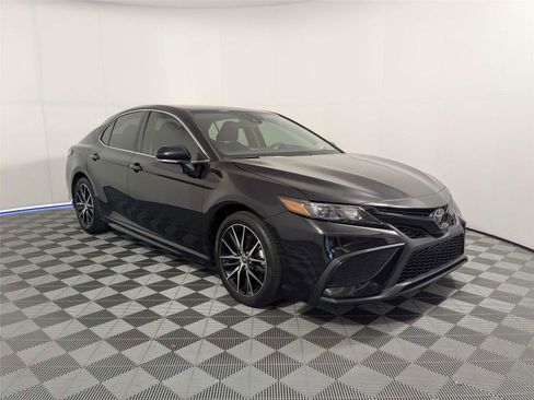 Used 2024 Toyota Camry SE FWD image 4