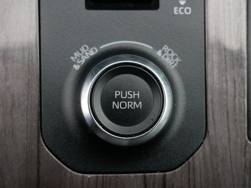 Used 2023 Toyota Highlander Limited image 32