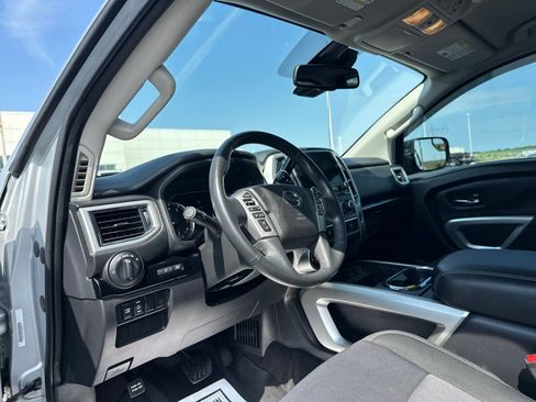 Used 2020 Nissan Titan SV w/ SV Convenience Package AWD/4WD image 15