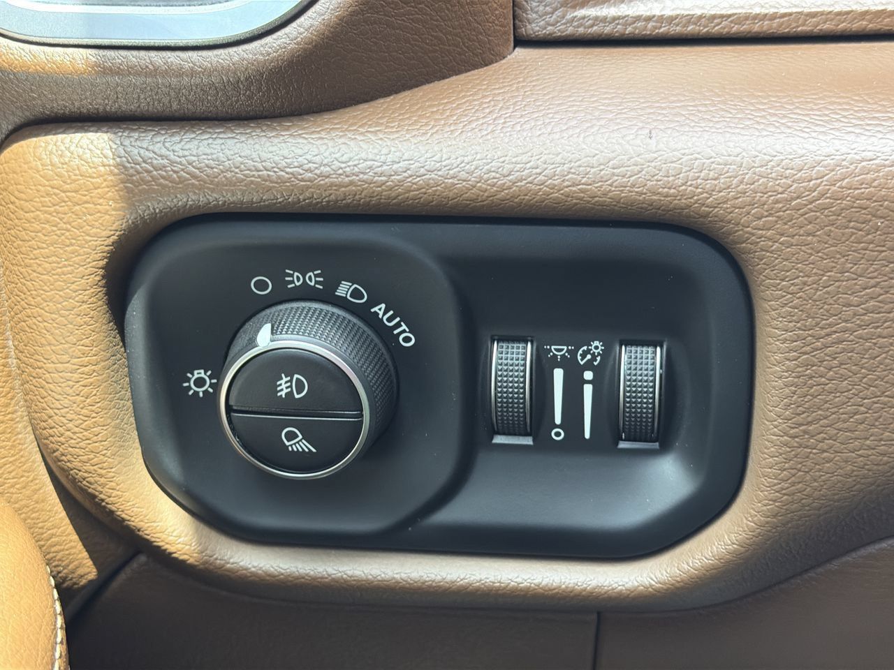Used 2019 RAM 2500 Laramie RWD image 26