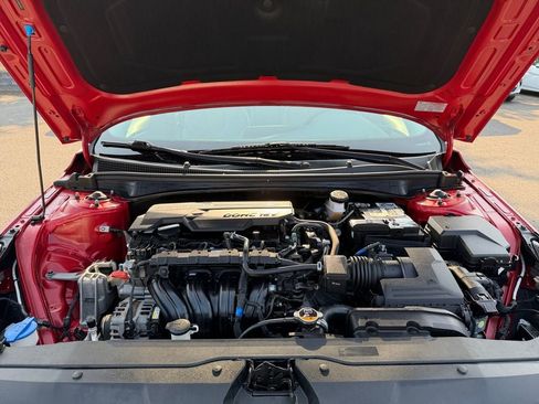 Used 2021 Hyundai Elantra Limited FWD image 29