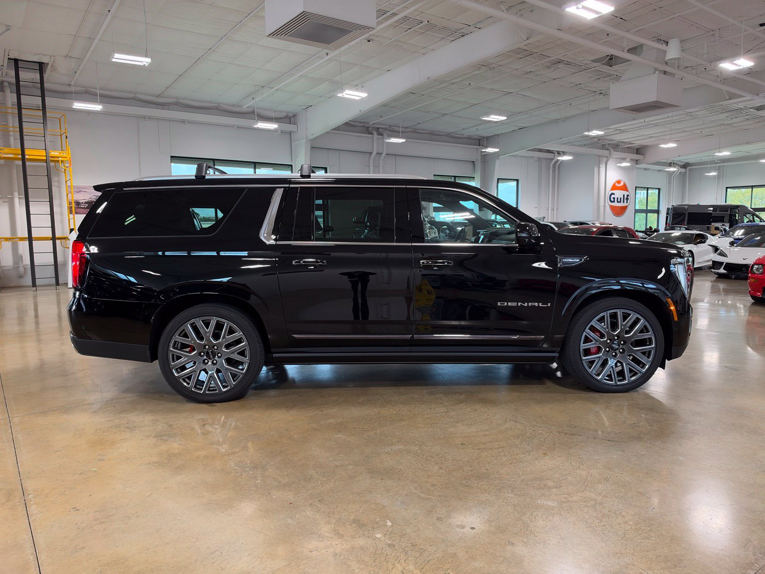 Used 2026 GMC Yukon XL Denali Ultimate w/ LPO, Illumination Package AWD/4WD image 9