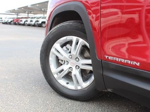 Used 2022 GMC Terrain SLE w/ Driver Convenience Package FWD image 11
