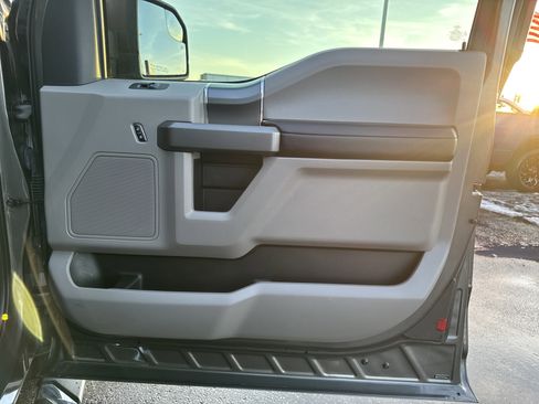 Used 2017 Ford F150 XLT w/ Equipment Group 302A Luxury image 29