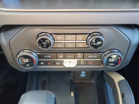 New 2025 Ford Bronco Badlands image 18