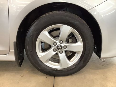 Used 2019 Toyota Sienna LE FWD image 29