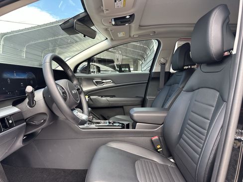 Used 2025 Kia Sportage SX AWD/4WD image 13