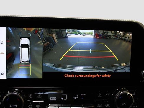 Used 2024 Toyota Highlander Platinum image 17