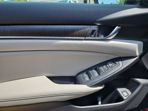 Used 2020 Honda Accord EX image 11