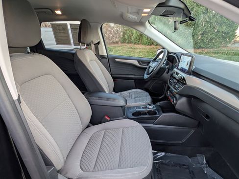 Certified 2022 Ford Escape SE w/ Cold Weather Package image 11