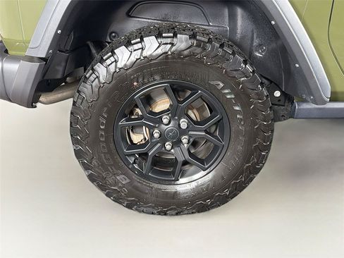 Used 2024 Jeep Wrangler Sport AWD/4WD image 32
