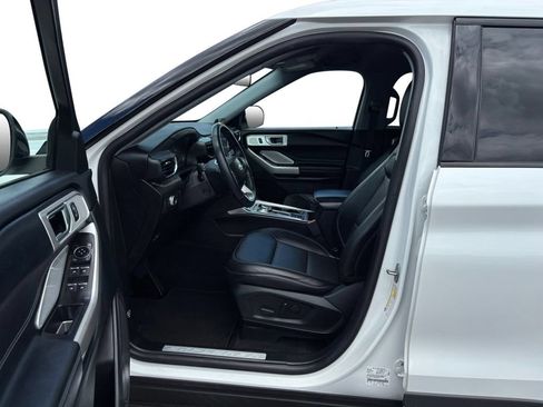 Certified 2022 Ford Explorer Limited w/ Limited Technology Package RWD image 14