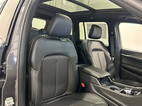 New 2025 Jeep Grand Cherokee Limited image 35