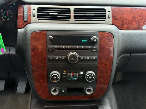 Used 2009 Chevrolet Avalanche LT RWD image 11