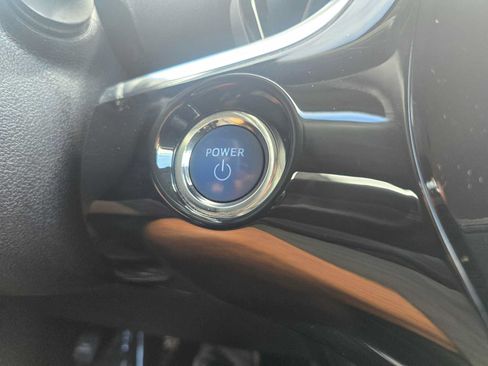 Used 2017 Toyota Prius Prime Advanced FWD image 28