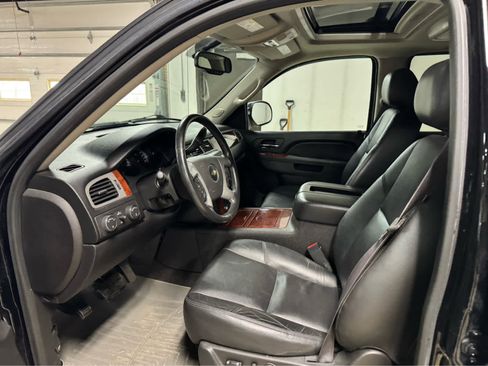 Used 2012 Chevrolet Avalanche LTZ image 14