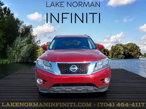 Used 2016 Nissan Pathfinder Platinum FWD image 3