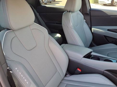 Certified 2025 Hyundai Elantra Limited w/ Cargo Package image 12