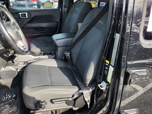 Used 2020 Jeep Wrangler Unlimited Sahara image 23