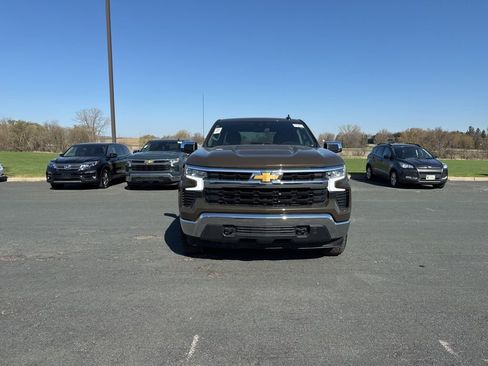 Used 2024 Chevrolet Silverado 1500 LT AWD/4WD image 2