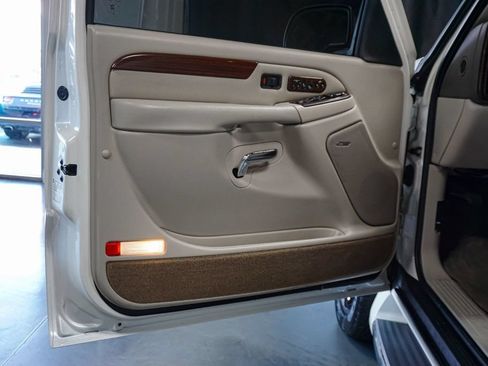 Used 2004 Cadillac Escalade EXT AWD/4WD image 69