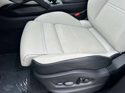 Used 2024 Porsche Cayenne Base image 21