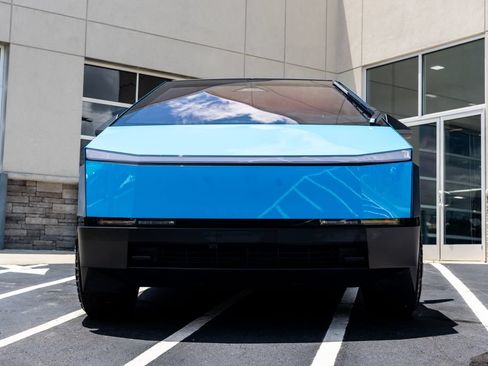 Used 2024 Tesla Cybertruck AWD Crew Cab image 4