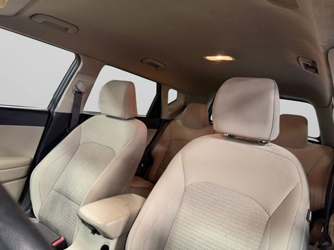 Used 2020 Kia Soul S FWD image 34