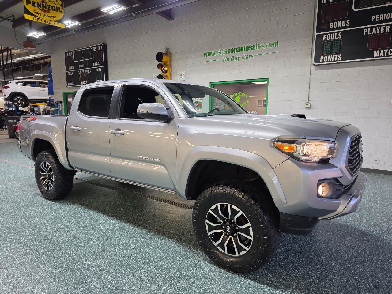 Used 2020 Toyota Tacoma TRD Sport AWD/4WD image 4