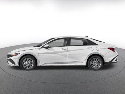 Used 2026 Hyundai Elantra Hybrid FWD image 3