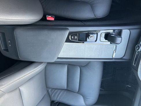 Certified 2025 Volvo XC60 B5 Plus image 26