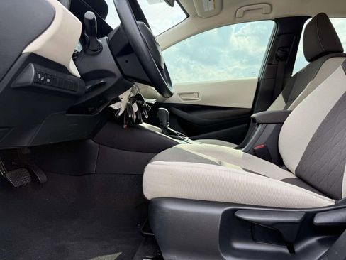 Used 2025 Toyota Corolla LE image 23