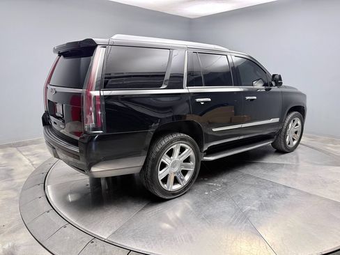 Used 2019 Cadillac Escalade Luxury AWD/4WD image 5