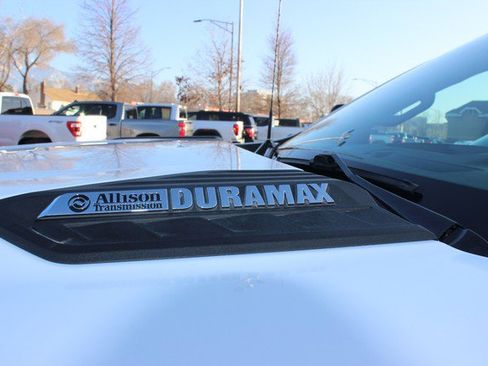 Used 2023 Chevrolet Silverado 2500 LT image 4