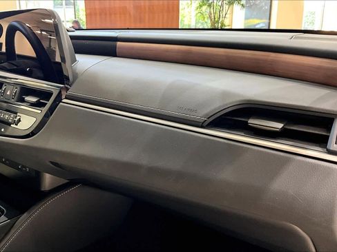 Used 2025 Lexus ES 300h w/ Premium Package image 17