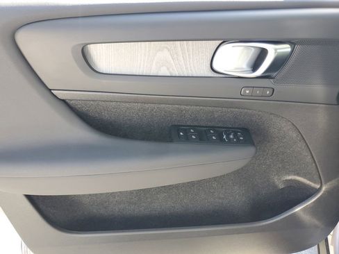 Certified 2026 Volvo XC40 B5 Plus AWD/4WD image 19