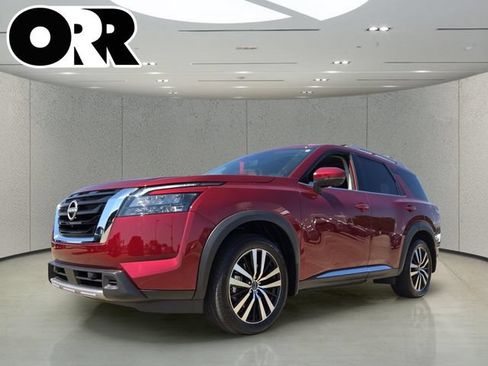 Certified 2025 Nissan Pathfinder Platinum w/ Cargo Package FWD image 1
