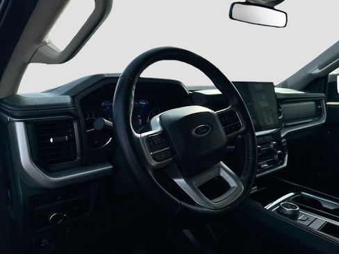 Used 2024 Ford Expedition XLT image 21