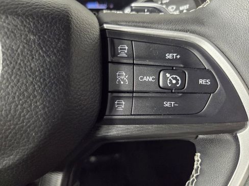 Certified 2025 Jeep Grand Cherokee Altitude image 19