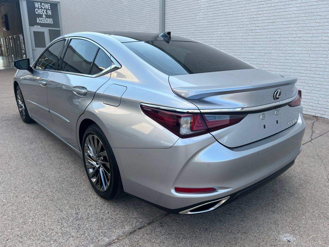 Used 2025 Lexus ES 350 Ultra Luxury w/ Accessory Package (Z2) FWD image 6