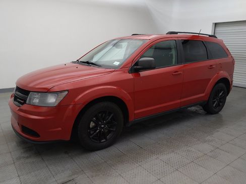Used 2020 Dodge Journey SE w/ SE Popular Equipment Group image 2