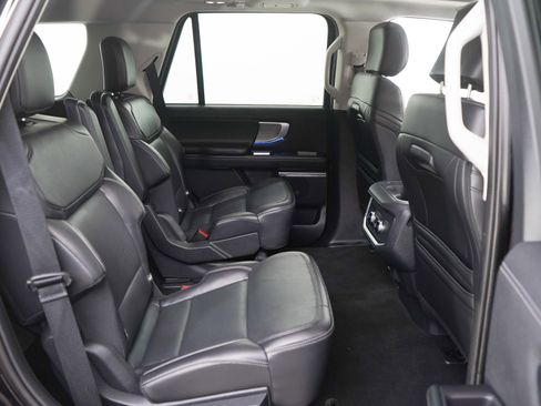 Used 2025 Ford Expedition Platinum AWD/4WD image 12