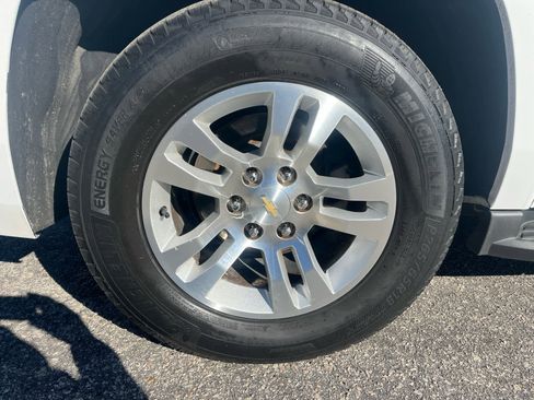 Used 2018 Chevrolet Suburban LT image 28