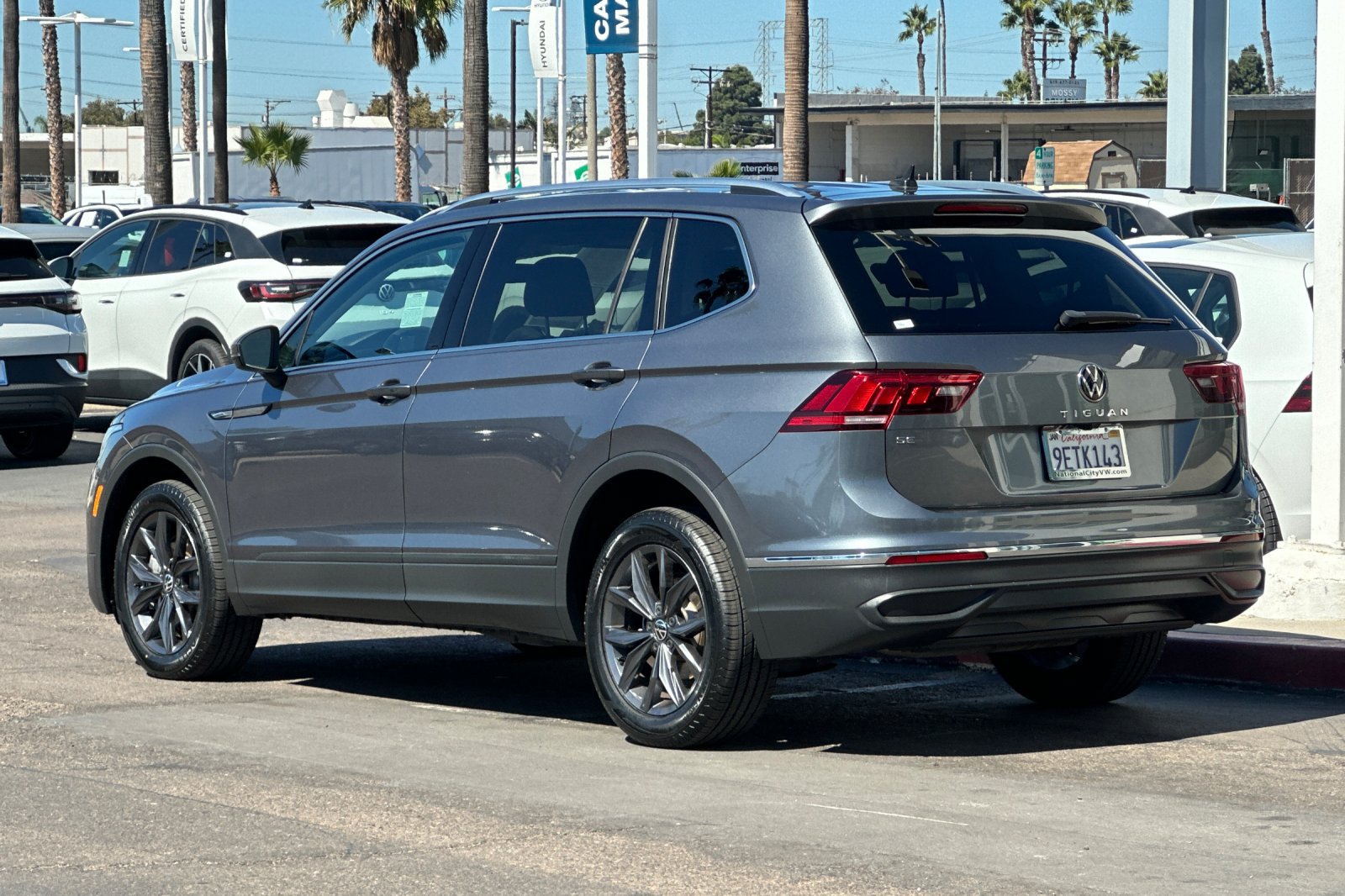 Used 2023 Volkswagen Tiguan SE FWD image 6
