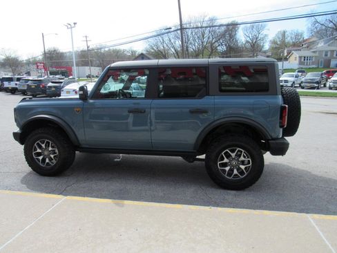 Used 2023 Ford Bronco Badlands image 10