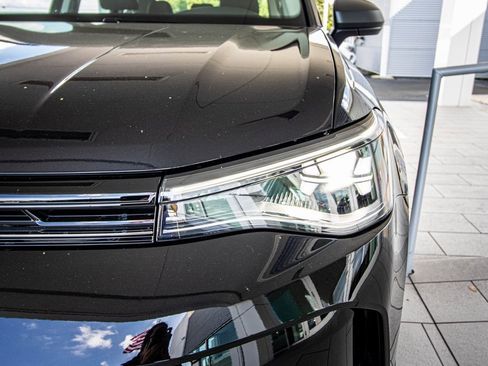 New 2026 Volkswagen Taos S image 9