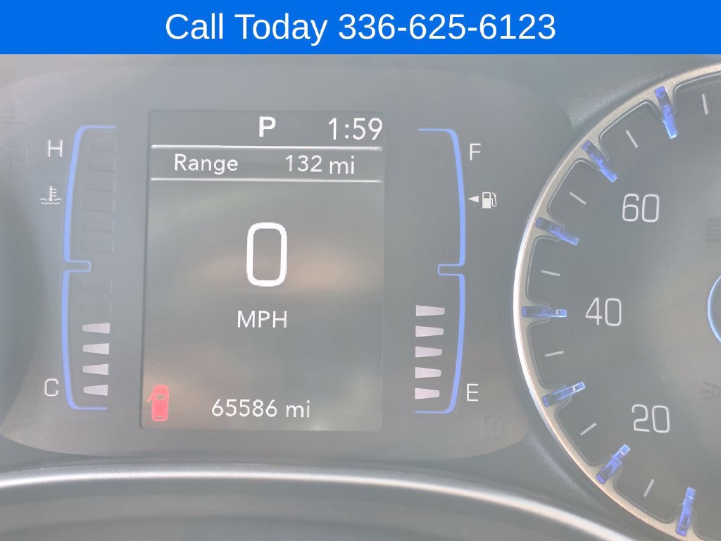Used 2023 Chrysler Voyager LX FWD image 16