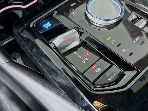 New 2026 BMW i5 eDrive40 w/ M Sport Package image 17