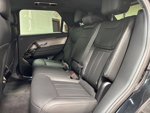 Used 2025 Land Rover Range Rover Sport SE AWD/4WD image 28