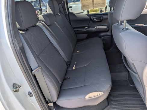 Used 2016 Toyota Tacoma TRD Sport RWD image 5